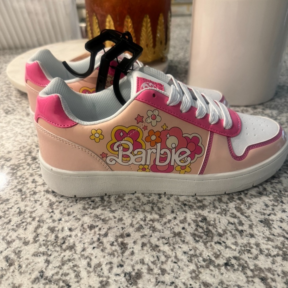 BARBIE - WOMEN  TENNIS SHOES - SIZE: 8
